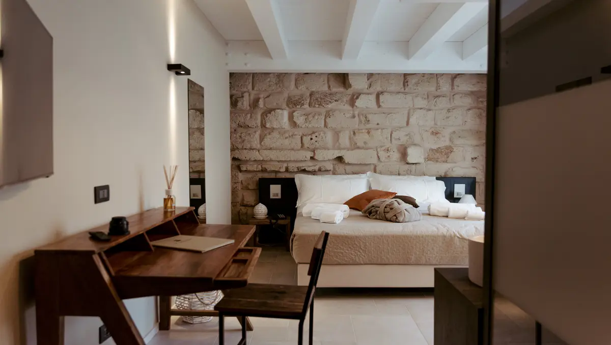 Progetto di arredo contract su misura realizzato da Arken Group
